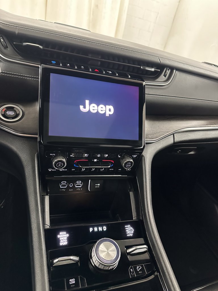 Used 2023 Jeep Grand Cherokee Overland AWD/4WD image 17