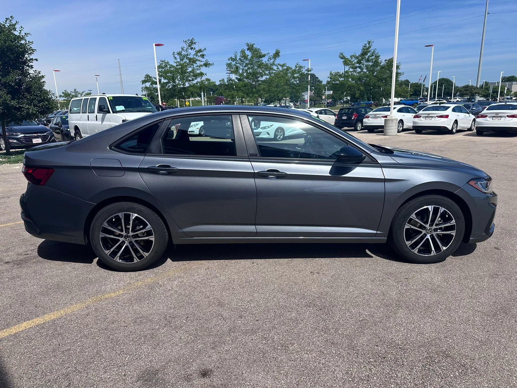 Used 2025 Volkswagen Jetta Sport FWD image 4