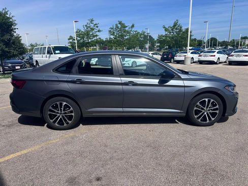 Used 2025 Volkswagen Jetta Sport FWD image 4