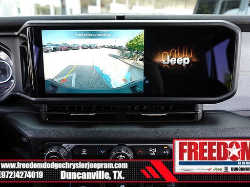 Used 2025 Jeep Gladiator Sport AWD/4WD image 21