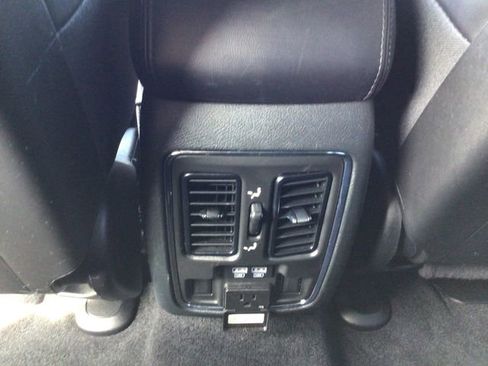 Used 2022 Jeep Grand Cherokee Limited image 38