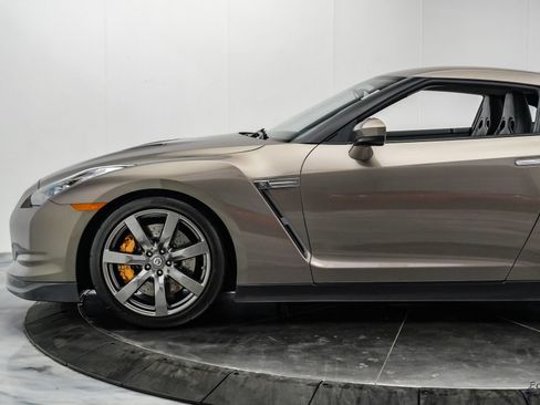 Used 2009 Nissan GT-R Premium AWD/4WD image 11