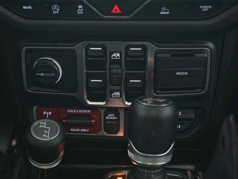 Used 2024 Jeep Wrangler Willys image 19