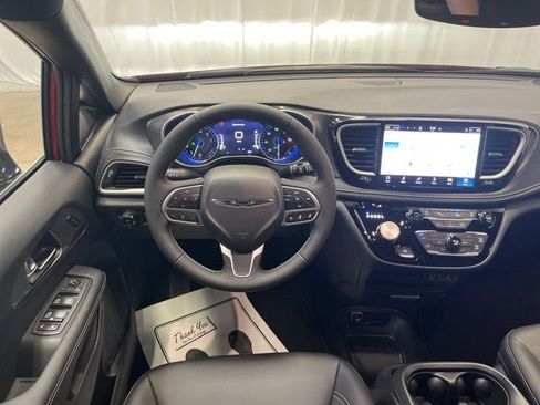 New 2025 Chrysler Pacifica Select image 5