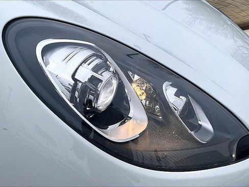 Used 2017 Porsche Macan S image 28