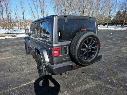Used 2025 Jeep Wrangler Sahara image 3