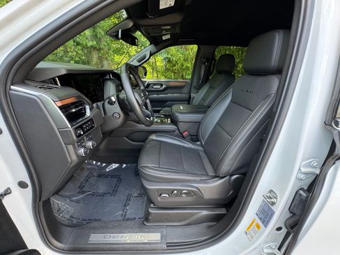Used 2025 GMC Yukon XL Denali AWD/4WD image 28