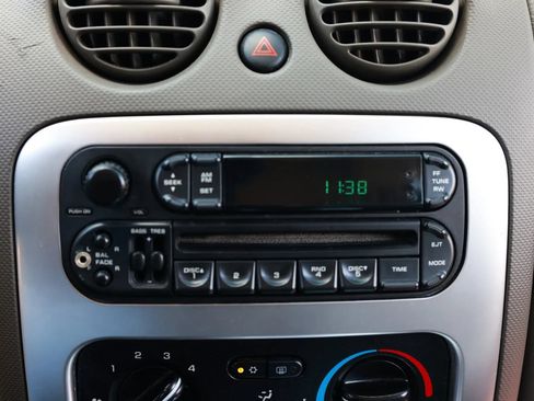 Used 2006 Jeep Liberty Limited AWD/4WD image 32