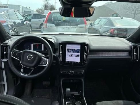 Used 2023 Volvo XC40 B5 Plus w/ Protection Package Premier AWD/4WD image 4
