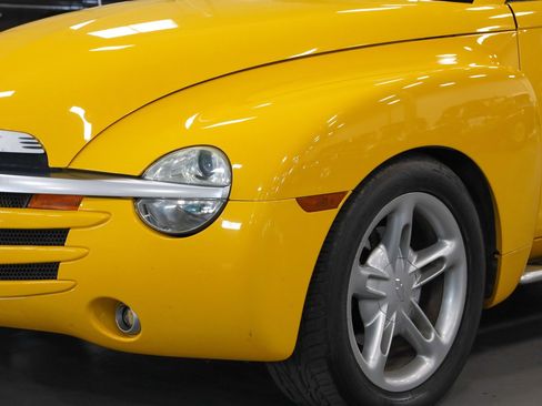 Used 2004 Chevrolet SSR w/ Preferred Equipment Group image 15
