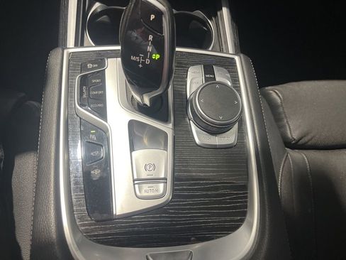 Used 2021 BMW 740i w/ M Sport Package RWD image 31