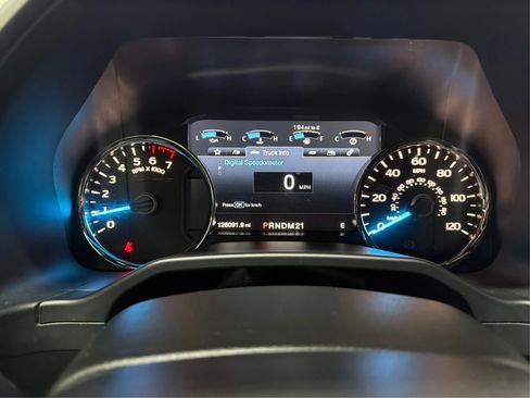 Used 2015 Ford F150 Lariat RWD image 29