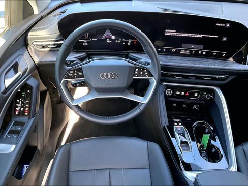 Used 2025 Audi Q5 Premium w/ Convenience Package image 5