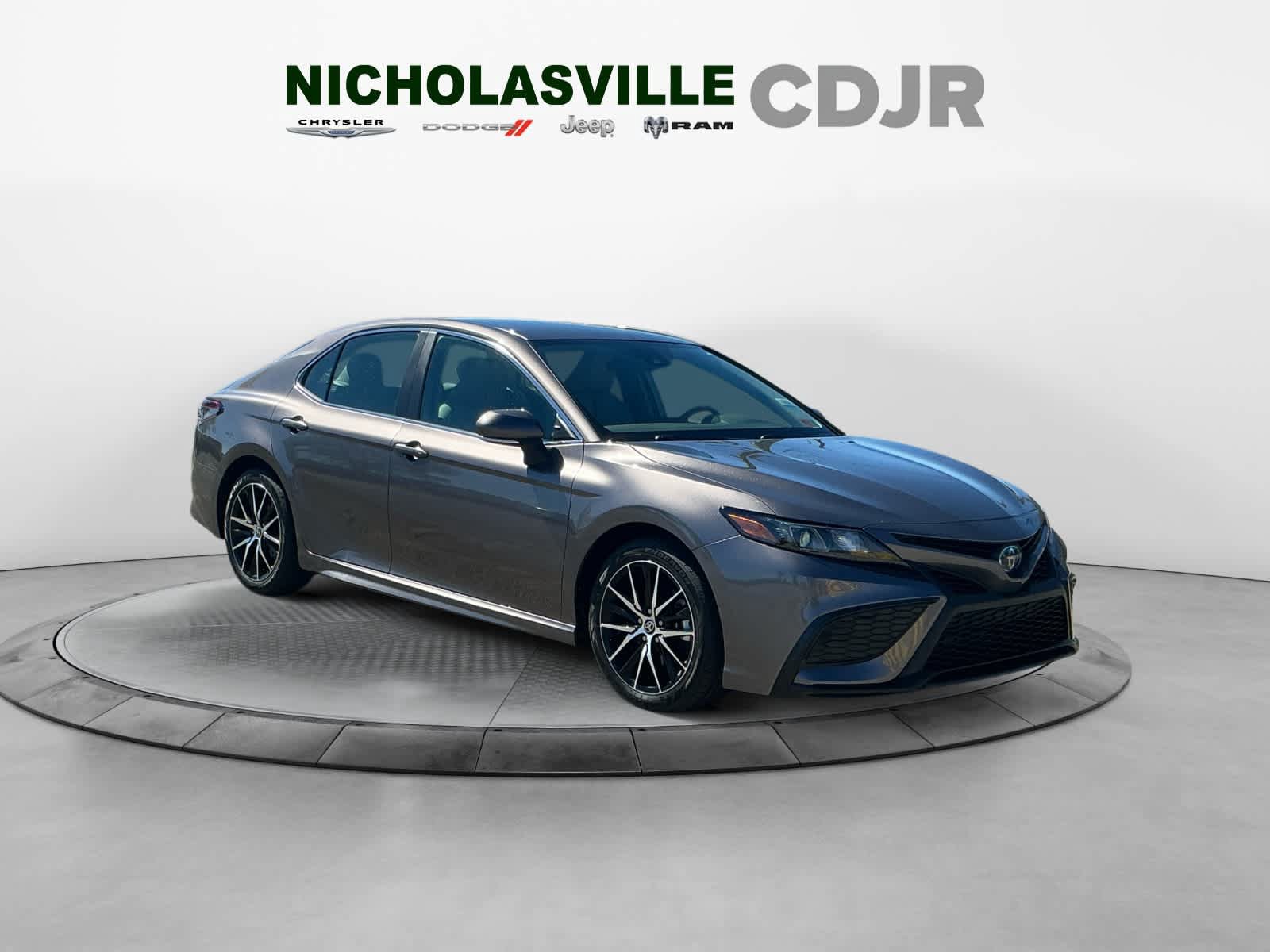 Used 2024 Toyota Camry SE FWD image 7