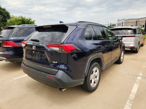 Used 2019 Toyota RAV4 XLE w/ Convenience Package FWD image 4