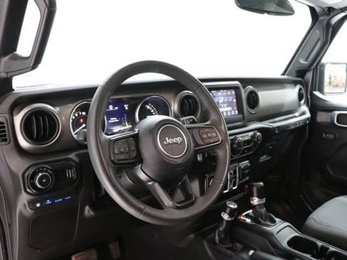 Used 2023 Jeep Wrangler Unlimited w/ Cold Weather Group AWD/4WD image 19