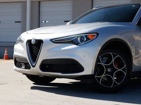 Used 2018 Alfa Romeo Stelvio AWD image 42