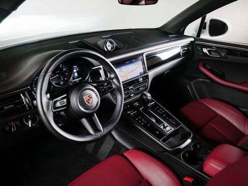 Certified 2023 Porsche Macan AWD/4WD image 22