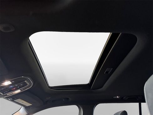 Used 2025 Jeep Grand Cherokee Laredo X w/ Luxury Tech Group I image 23