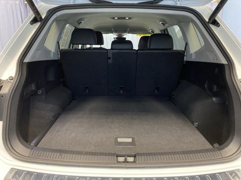 Used 2024 Volkswagen Tiguan SE image 33