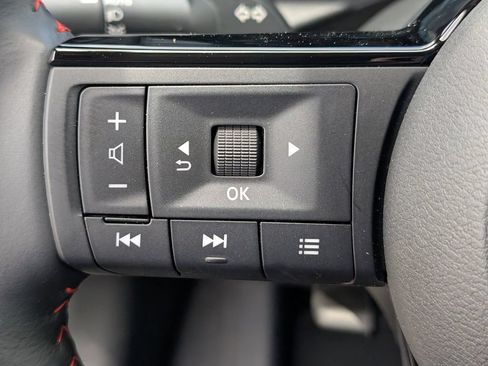 Used 2025 Nissan Kicks SR FWD image 18