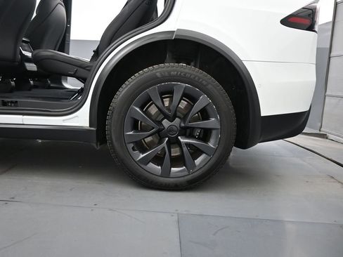 Used 2022 Tesla Model X image 18