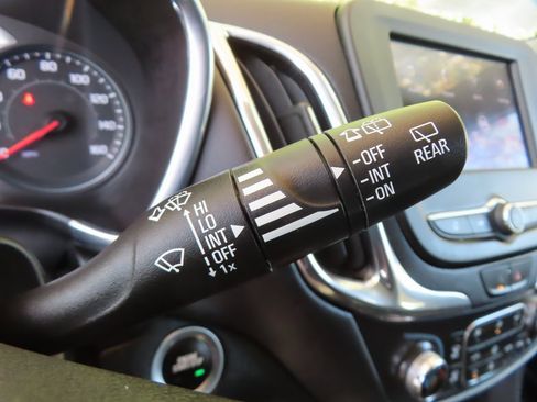 Used 2023 Chevrolet Equinox LT w/ Driver Convenience Package image 24