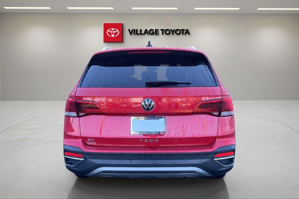 Used 2022 Volkswagen Taos SE FWD image 4