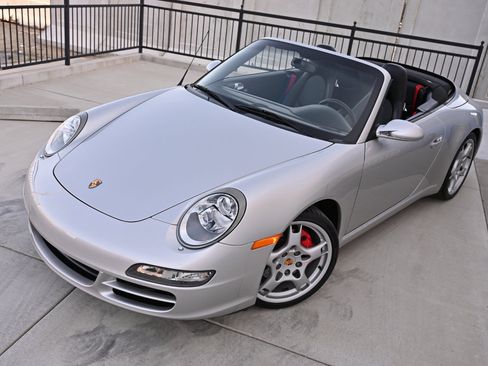 Used 2005 Porsche 911 Carrera S RWD image 36