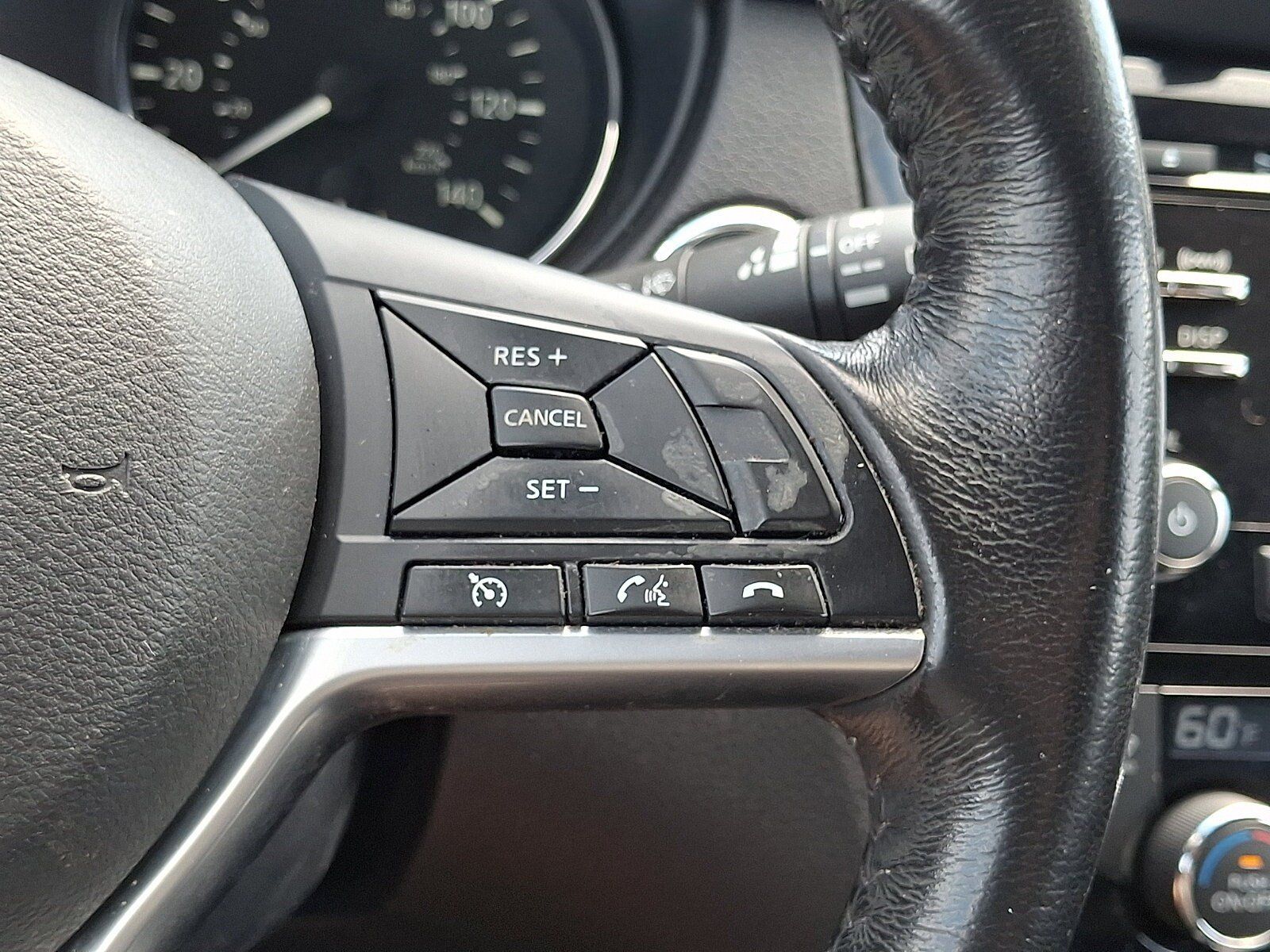 Used 2017 Nissan Rogue SV AWD/4WD image 22