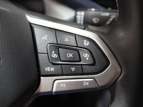 Used 2022 Volkswagen Taos SE w/ Panoramic Sunroof Package FWD image 37