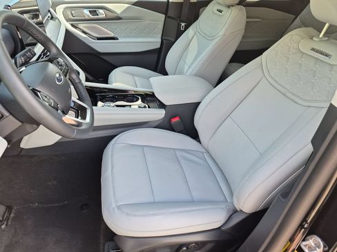 New 2026 Ford Explorer Platinum w/ LUX Leather Package AWD/4WD image 16