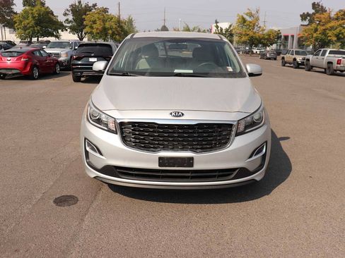 Used 2019 Kia Sedona L FWD image 2