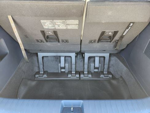 New 2026 Kia Carnival EX FWD image 26
