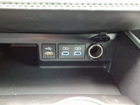 Used 2022 Toyota Highlander XLE image 25