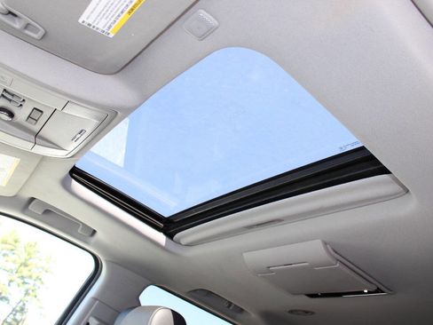 Used 2015 GMC Yukon XL SLT w/ Open Road Package image 21