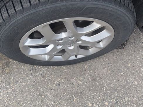 Used 2018 Jeep Renegade Latitude w/ UConnect 8.4 Nav Group image 5