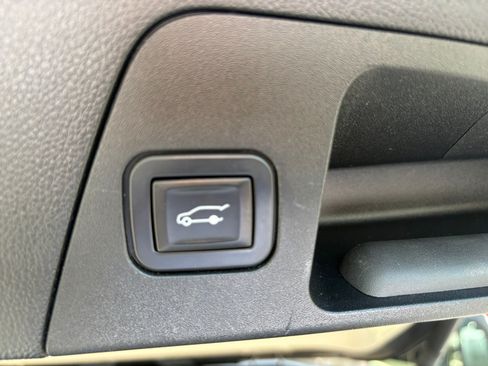 Used 2017 Buick Envision Essence w/ LPO, Cargo Package FWD image 21