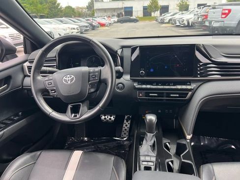 Used 2025 Toyota Camry SE w/ Convenience Package FWD image 16