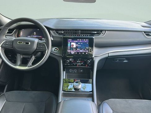 Used 2025 Jeep Grand Cherokee L Altitude image 13