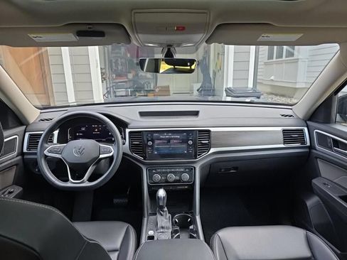 Certified 2023 Volkswagen Atlas SE w/ Panoramic Sunroof Package AWD/4WD image 2
