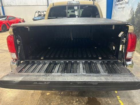 Used 2016 Toyota Tacoma TRD Off-Road w/ Towing Package image 8