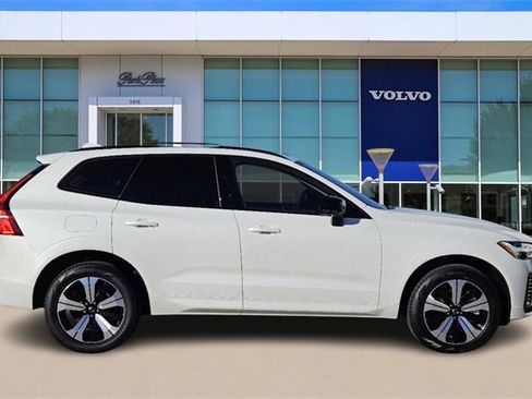 Used 2025 Volvo XC60 T8 Core w/ Climate Package image 3