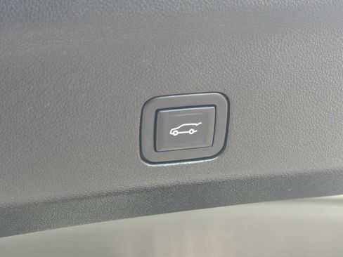 Used 2023 Chevrolet Tahoe Z71 w/ Z71 Off-Road Package AWD/4WD image 33