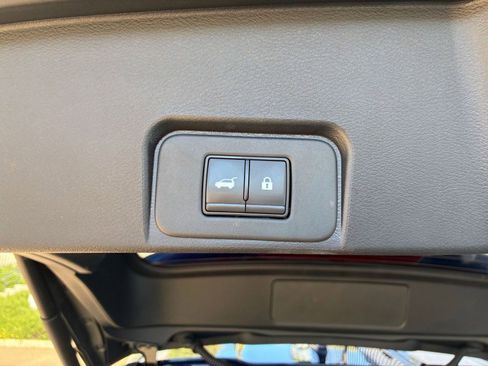 Used 2025 Nissan Rogue SV image 23