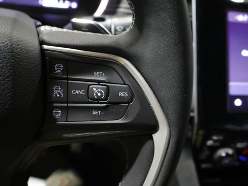 Used 2023 Jeep Grand Cherokee Altitude image 35