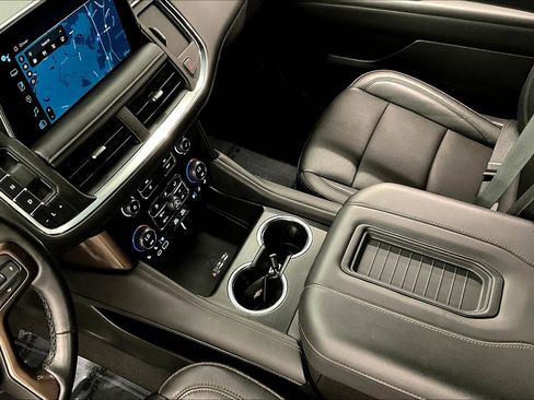 Used 2023 Chevrolet Tahoe High Country w/ Premium Package 2 AWD/4WD image 16