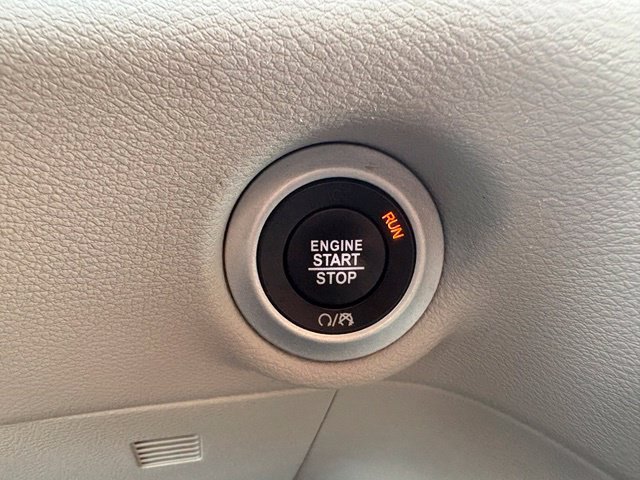 Used 2024 Chrysler Pacifica Touring-L FWD image 15