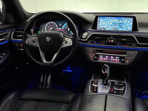 Used 2018 BMW 740e xDrive AWD/4WD image 32