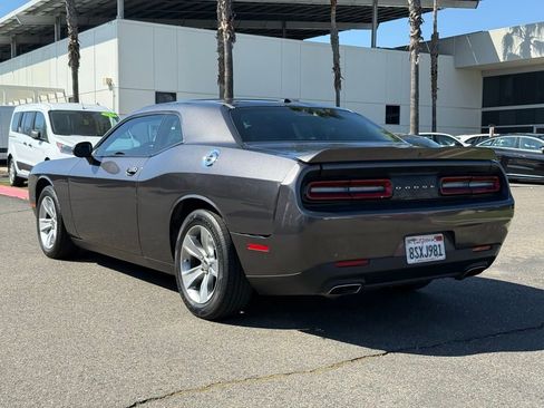 Used 2018 Dodge Challenger SXT RWD image 6